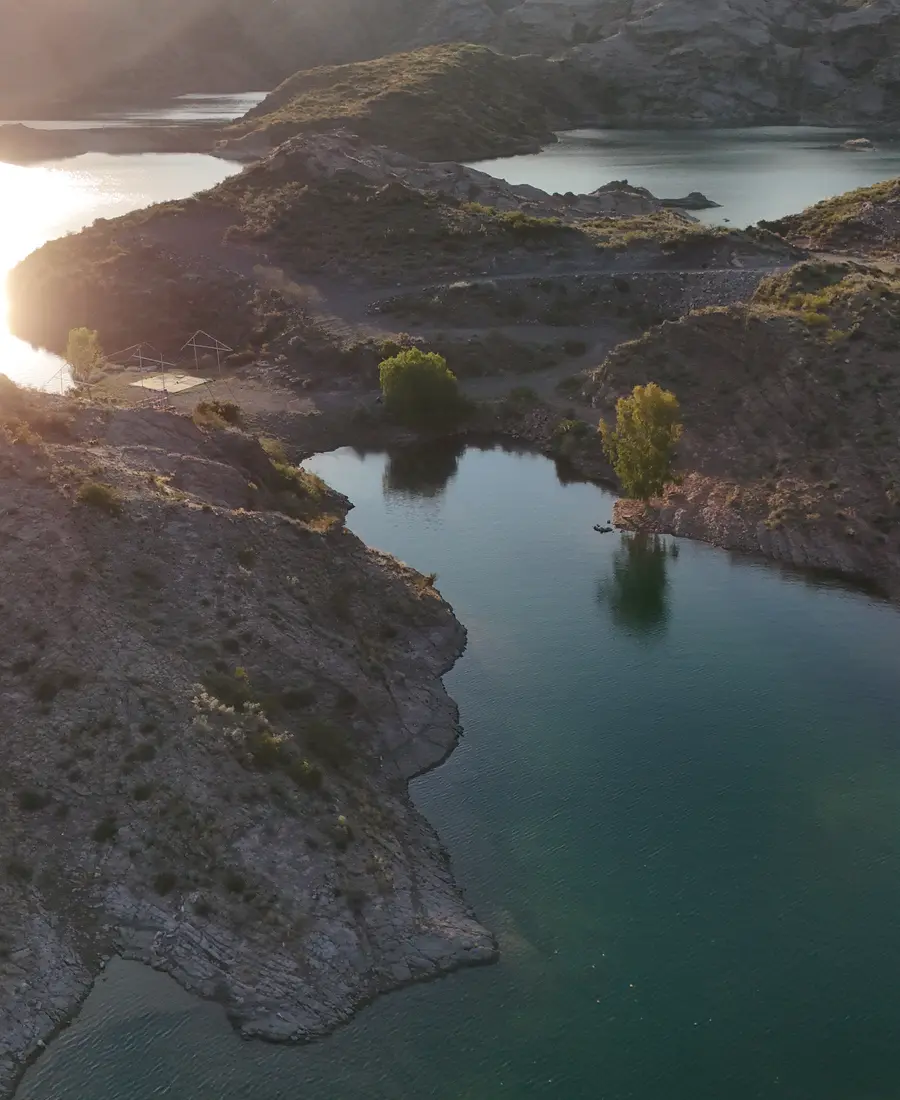Atardecer sobre el Lago Los Reyunos