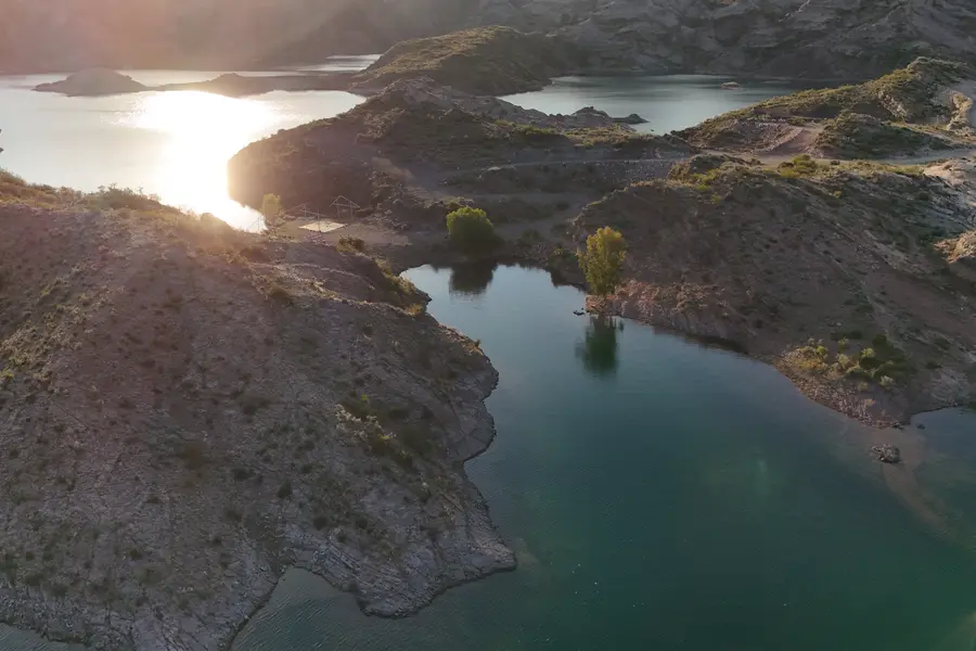 Península de Puerto Reyunos al atardecer